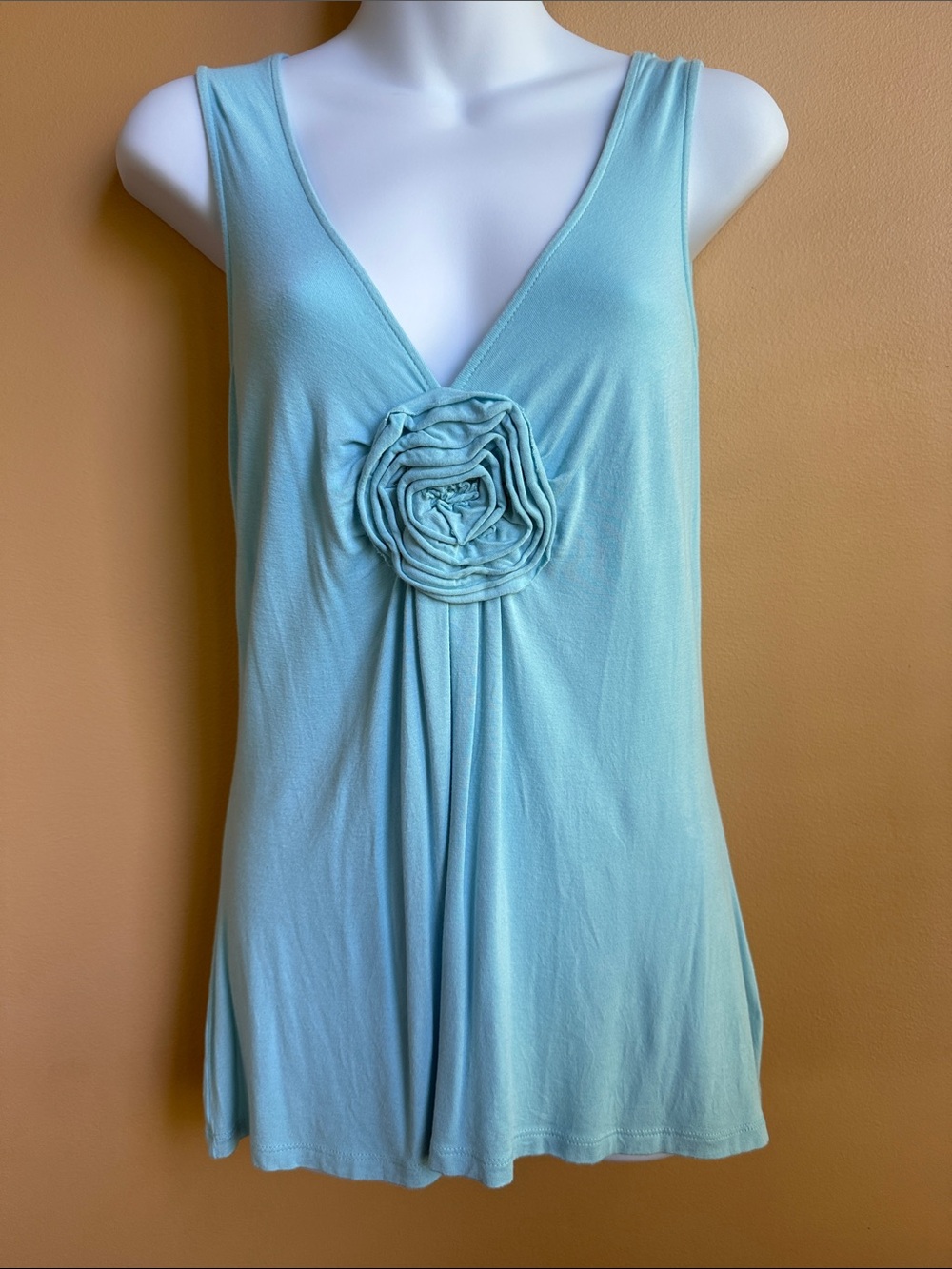 Boden Light Blue Sleeveless V-Neck Tank with Floral Rosette Size 6